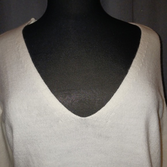 New‎ York & Company Women's soft Cream V Neck Long Sleeve Knit Sweater Top - Picture 3 of 7